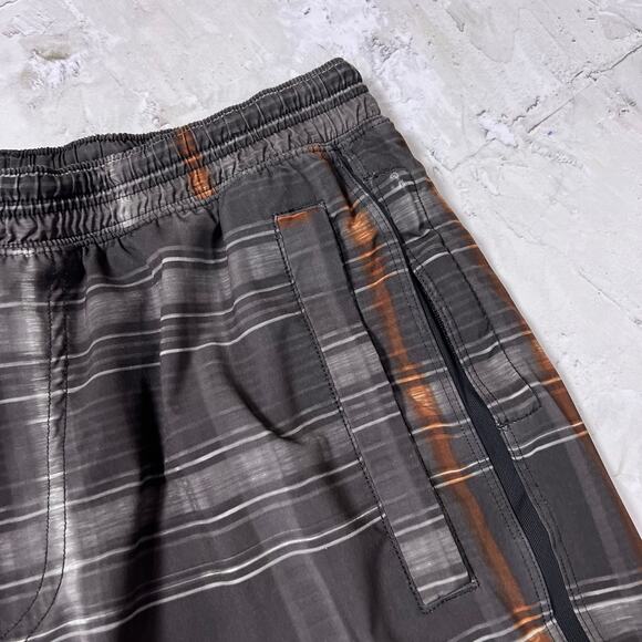 Lululemon Run Response Short Liner 9" SIZE M Gray Plaid Running Training FLAW - Picture 8 of 9